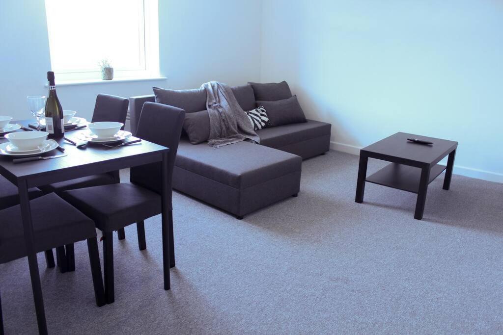 Spacious & Pet-Friendly 1Br Apt In Heywood Apartment Exterior photo